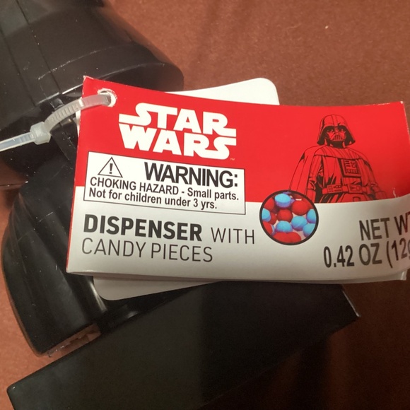 Star Wars Dart Vader Dispenser With Candy Pieces NEW - Picture 7 of 10